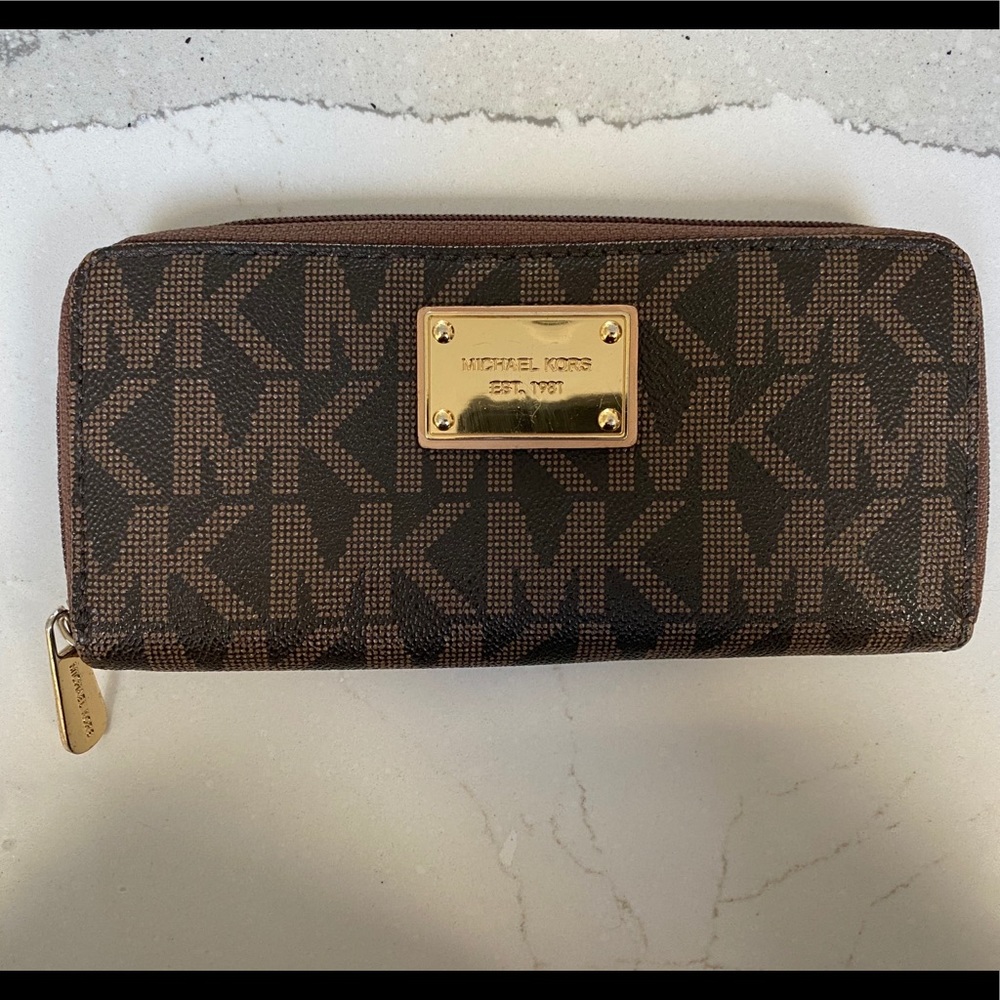 Authentic Michael Kors Logo Wallet - image 1